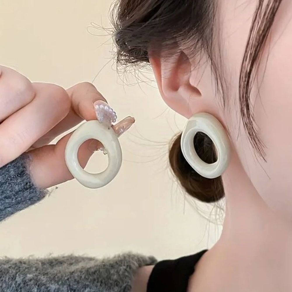 NEW Kinsley Ivory Minimalist Organic Circle Statement Earrings